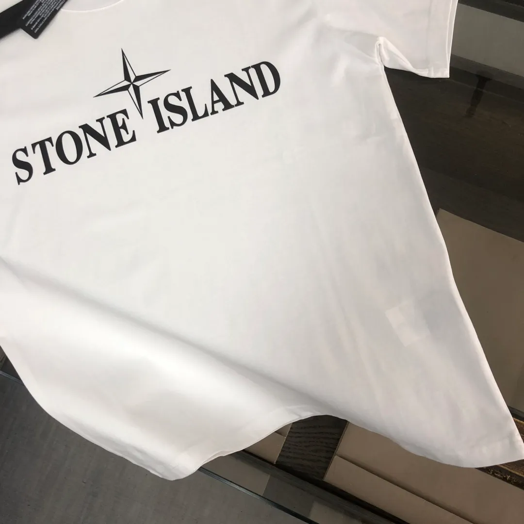 P180 Stone Island 2025 latest T-shirt, couple style ~ Original order, fashionable and casual short T-shirt, specially made of customized cotton fabric ~ Cotton T-shirt ~ Pre-washed to prevent deformation and shrinkage problem, more comfortable and breathable on the body ~ All available from stock ~ Unique design style, trendy must-have item, complete with three standards 👍 Color: black/white Size: S M L XL (larger version, please indicate your height and weight when placing an order)